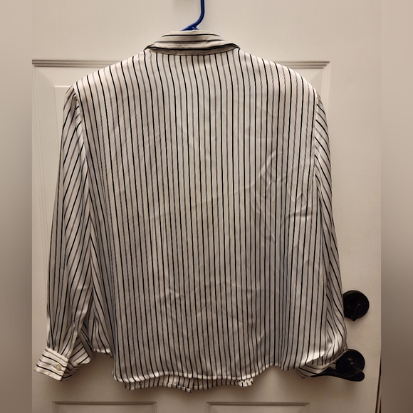 Kathryn Deene Blouse - Picture 2 of 3